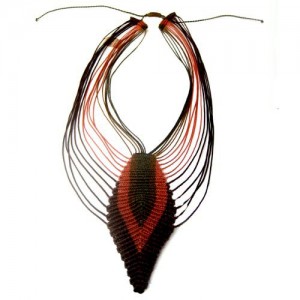 *Colar Macramé – pena