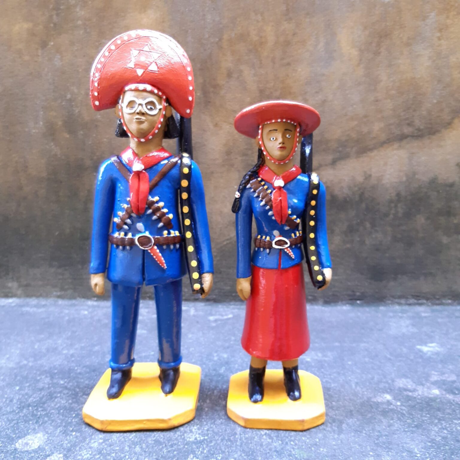 Lampiao e Maria Bonita - Esculturas em Ceramica de Caruaru - PE - Ponto ...